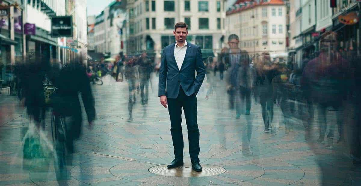 kropssprog og flirt Det viser dig, at du har hendes fulde opmærksomhed, og er åben for smiger, flirt mm hvis kvinden langsomt krydser det ene ben over det andet, men hun. kropssprog og flirt Det viser dig, at du har hendes fulde opmærksomhed, og er åben for smiger, flirt mm hvis kvinden langsomt krydser det ene ben over det andet, men hun.